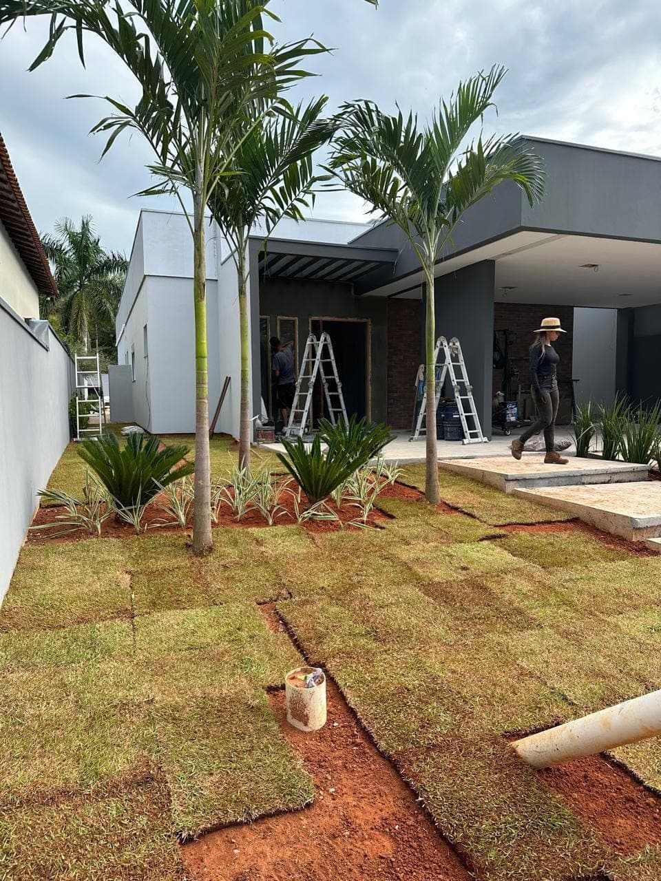Paisagismo em execução em Panorama/SP
